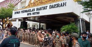 Ketua DPRD Kota Metro Terima Aspirasi HMI saat Demo Penolakan Omnibus Law