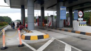 Mobil Bawa Orang Sakit Tertahan di Tol Lampung, Jurnalis, Anggota Basarnas dan Ditlantas ikut Sumbangan Bayar Denda Tol