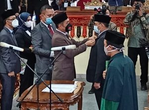 Ketua DPRD Lampung Barat Edi Novial Melantik NR Suharlan sebagai PAW Gantikan Bambang Suryadi
