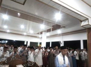 Santri Dewan Dakwah Lampung Sholat Ghoib untuk Prajurit KRI 402 yang Syahid di Perairan Laut Bali