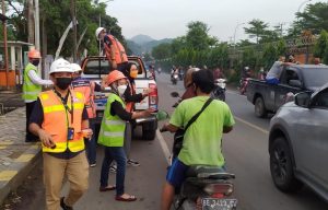 DPC SPPI II Cabang Panjang Bagikan Paket Takjil
