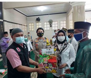 Bupati Tanggamus  bersama ACT Ikhtiar Bahagiakan Mualaf  Tanggamus dengan Paket Pangan