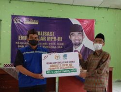 Abdul Hakim Serahkan Donasi untuk Palestina ke LAZDAI Lampung