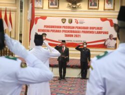 Sekdaprov Fahrizal Kukuhkan Pasukan Pengibar Duplikat Bendera Pusaka Provinsi Lampung