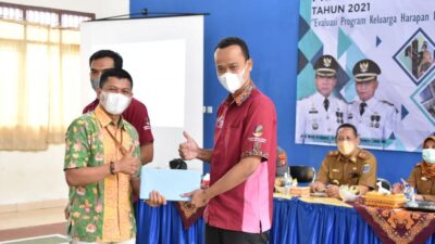 Dinsos Metro Beri Penghargaan Pendamping Sosial PKH Berprestasi 2021