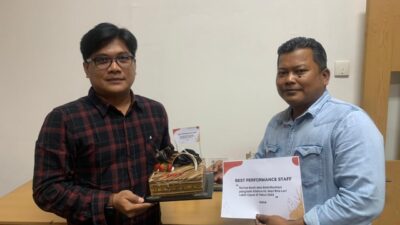 GTM Indosat Ooredoo Sales Area Lampung Agus Hidayat Raih Penghargaan Best Performance Staff Regional Sumatera