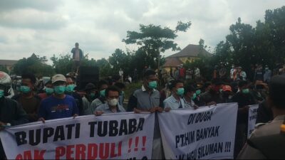 Aksi Unjuk Rasa Warga 5 Keturunan Masyarakat Bandar Dewa Minta DPRD dan Pemda Fasilitasi Pengukuran Ulang Lahan yang Kini Diduga Digunakan oleh PT HIM