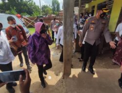 Mensos RI Tri Rismaharini Berikan Bantuan untuk Penerima Manfaat Penderita Sakit Kronis di Lampung