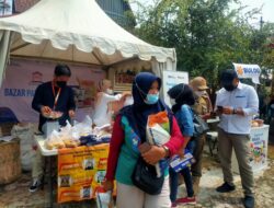 Bulog Hadir Layani Penerima Bantuan Sembako Tunai di Kantor Pos Pahoman, Sediakan Bahan Pokok