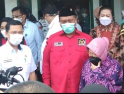Sekretaris Dinas Sosial Provinsi Lampung Wiwied Priyanto Dampingi Mensos RI Tri Rismaharini Kunker ke Lampung dan Serahkan Bantuan