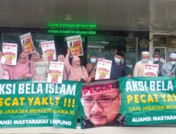 Unjuk Rasa Depan Kemenag Lampung AML Minta Menag Mundur