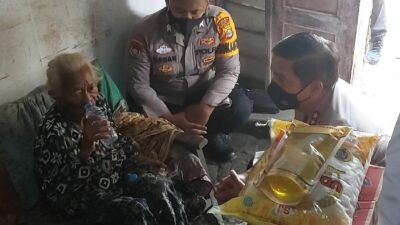 Rasa Haru warga sambut pembagian sembako dari Kapolda Lampung