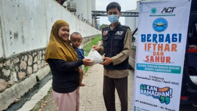 MT Al Ikhlas Babussalam Bagikan Ifthar Selama Bulan Ramadhan melalui ACT