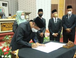 Ketua DPRD Pringsewu Suherman Pimpin Paripurna Agenda Pengumuman Usul Pemberhentian Bupati dan Wakil Bupati Pringsewu Masa Jabatan 2017-2022