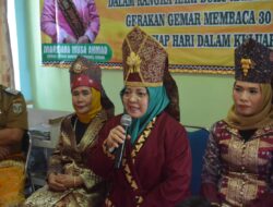 Bunda Literasi Lamteng Mardiana Musa Ahmad Melakukan Storytelling Kepada Anak-anak SD dan Mensosialisasi Gemar Membaca Selama 30 Menit Setiap Hari