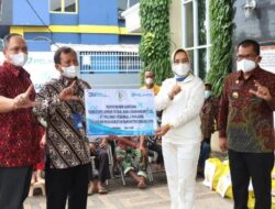 PT Pelabuhan Indonesia (Persero) Regional 2 Panjang Salurkan Bantuan Kursi Roda dan Alat Bantu Dengar