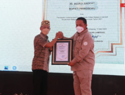 Percepatan Implementasi e-KPB, Bupati Pringsewu Terima Penghargaan Dari Gubernur Lampung