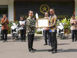 Dukung Transisi Energi Bersih, PLN Serahkan Sertifikat Energi Terbarukan untuk 5 Istana Kepresidenan