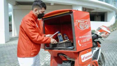 Motor Honda Kesayanganmu Bermasalah Saat Dijalan? Kontak Honda CARE Aja