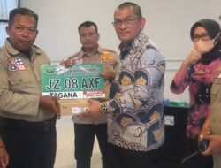 Kadis Aswarodi Apresiasi Tagana Lampung, Serahkan Bantuan HT dan Perlengkapan Kerja