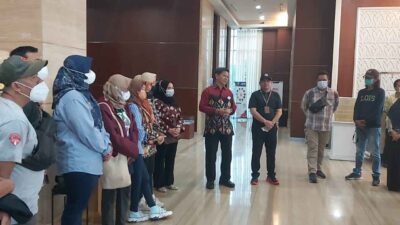 Kepala Kantor Perwakilan (KPW) Bank Indonesia (BI) Provinsi Lampung Budiyono memberikan sambutan saat melepas peserta media gathering, Jumat (16/12/2022).