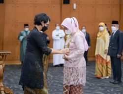 Rektor Unila Prof. Dr. Ir. Lusmeilia Afriani, D.E.A., I.P.M., Resmi Dilantik, Sertijab dengan PLT
