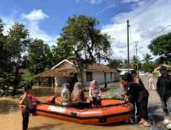Srikandi Ganjar Lampung Bantu Korban Banjir di Kotabumi Selatan