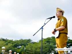 Bupati Pesawaran Dendi Ramadhona Pimpin Upacara Bendera Perdana Tahun 2023