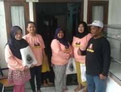 Mak Ganjar Lampung Bagikan Takjil Untuk Warga di Dua Lokasi