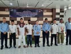 Kakanwil Kemenkumham Lampung Dampingi Kalapas Rajabasa Serahkan Remisi Idul Fitri 1444 H