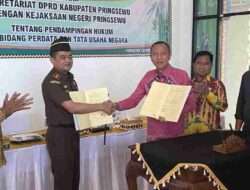 Ketua DPRD Pringsewu Suherman Hadiri Penandatanganan Perjanjian Kerjasama Pendampingan Hukum di Bidang Perdata dan Tata Usaha Negara