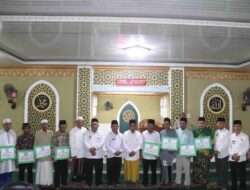 Pemkab Pringsewu Serahkan Bantuan Keagamaan