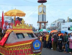 Unila Ikut Serta dalam Karnaval Mobil Hias HUT Kota Bandarlampung