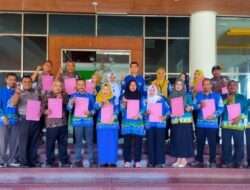 Penyerahan Sertifikat Kelulusan Ujian Dinas dan Ujian Kenaikan Pangkat Penyesuaian
