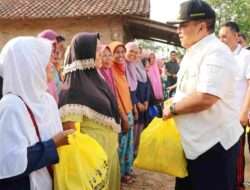 Gubernur Arinal Djunaidi Serahkan Bantuan Sosial di  Pekon Blitarejo Kabupaten Pringsewu