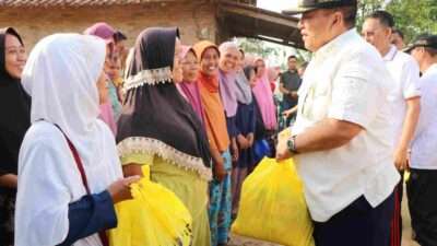 Gubernur Arinal Djunaidi Serahkan Bantuan Sosial di  Pekon Blitarejo Kabupaten Pringsewu