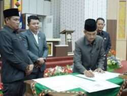 DPRD Pringsewu Gelar Rapat Paripurna Persetujuan APBD Pringsewu 2024