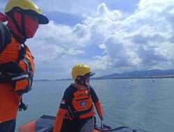 Sedang bermain kapal-kapalan, Bocah Tenggelam di Perairan Pantai Teluk Betung, Tim SAR Gabungan Lakukan Pencarian