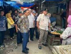 Gubernur Arinal bersama Kepala BI Lampung Junanto Herdiawan, dan TPID Provinsi Lampung Cek Harga Beras di Pasar Panjang