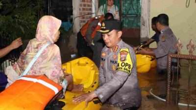 Polresta Bandar Lampung Bergerak Cepat Bantu Evakuasi Warga Di Sejumlah Lokasi