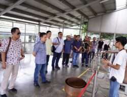 Pj. Bupati Pringsewu Kunjungi Rumah Atsiri Tawangmangu untuk Pengembangan UMKM