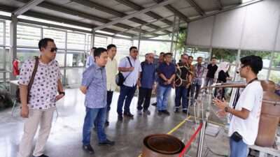 Pj. Bupati Pringsewu Kunjungi Rumah Atsiri Tawangmangu untuk Pengembangan UMKM