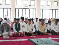 Pj. Bupati Pringsewu Shalat Idul Fitri di Islamic Center