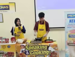 Coach Priska Sahanaya Jelaskan Teknik-Teknik Public Speaking dalam Presentasi di SMP Tarakanita 5 bersama PRONAS