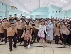 Coach Priska Sahanaya Bagikan Rahasia Impactful Public Speaking di SMA Bunda Hati Kudus