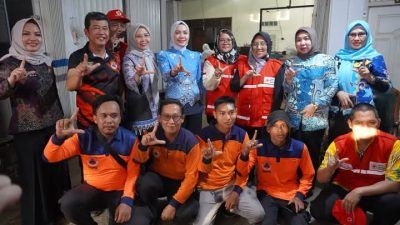 Peduli Korban Banjir Panjang, Ketua TP PKK Provinsi Lampung Apresiasi Relawan dan Serahkan Bantuan