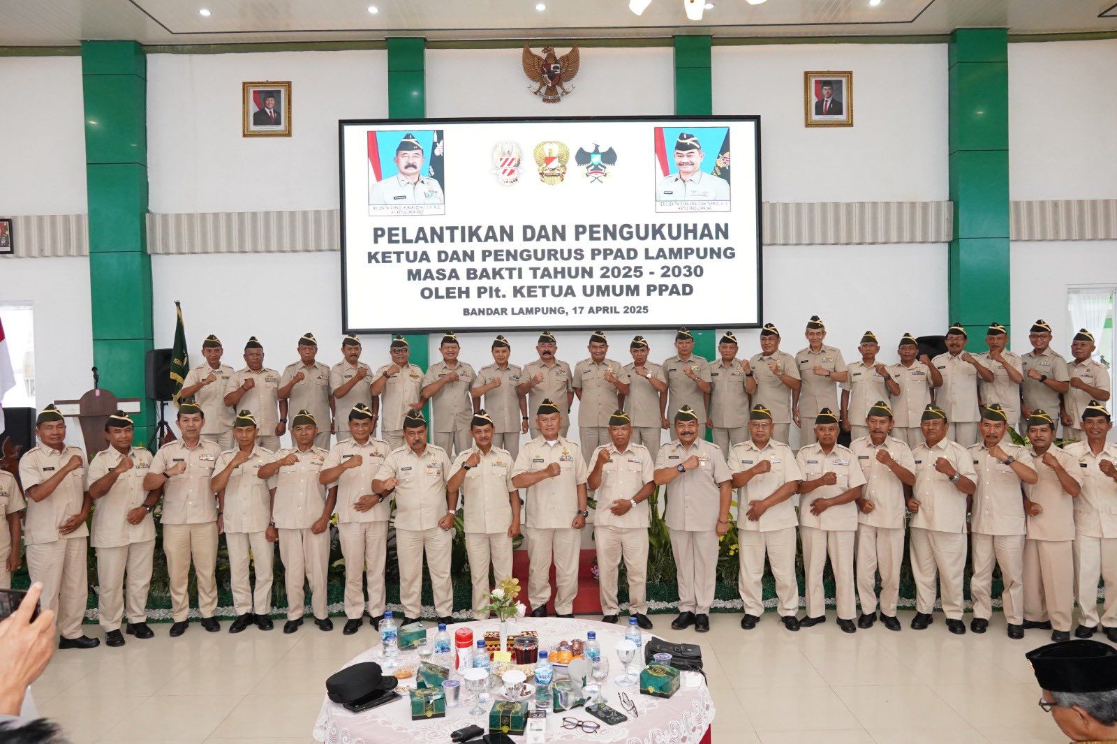 Gubernur Lampung diwakili Kepala Dinas Kominfotik, Achmad Saefulloh, menghadiri Pelantikan dan Pengukuhan Ketua dan Pengurus Persatuan Purnawirawan Angkatan Darat (PPAD) Provinsi Lampung, di Aula Sudirman Makorem 043/Gatam, Kamis (17/4/2025)