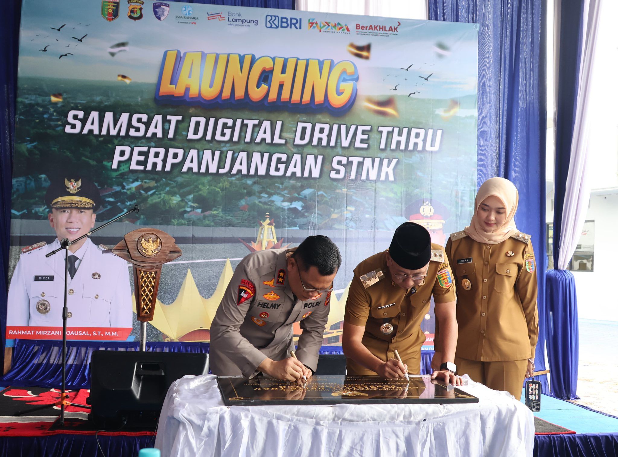 Gubernur Lampung Rahmat Mirzani Djausal