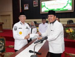 Gubernur Rahmat Mirzani Tunaikan Zakat Fitrah dan Zakat Mal Melalui Baznas, Perkuat Solidaritas Sosial dan Dorong ASN Berzakat