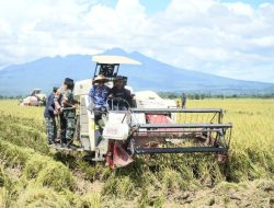 Bupati Pringsewu Hadiri Gebyar Mekanisasi Pertanian Kabupaten Pringsewu 2025 di Pekon Pujodadi